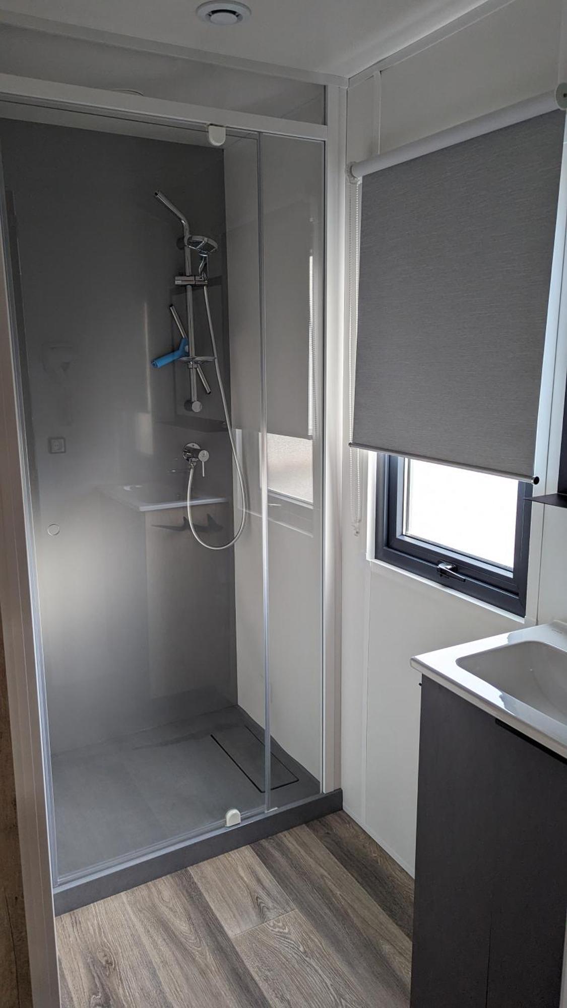 Camping Les Lodges Du Lagon Calvisson Room photo