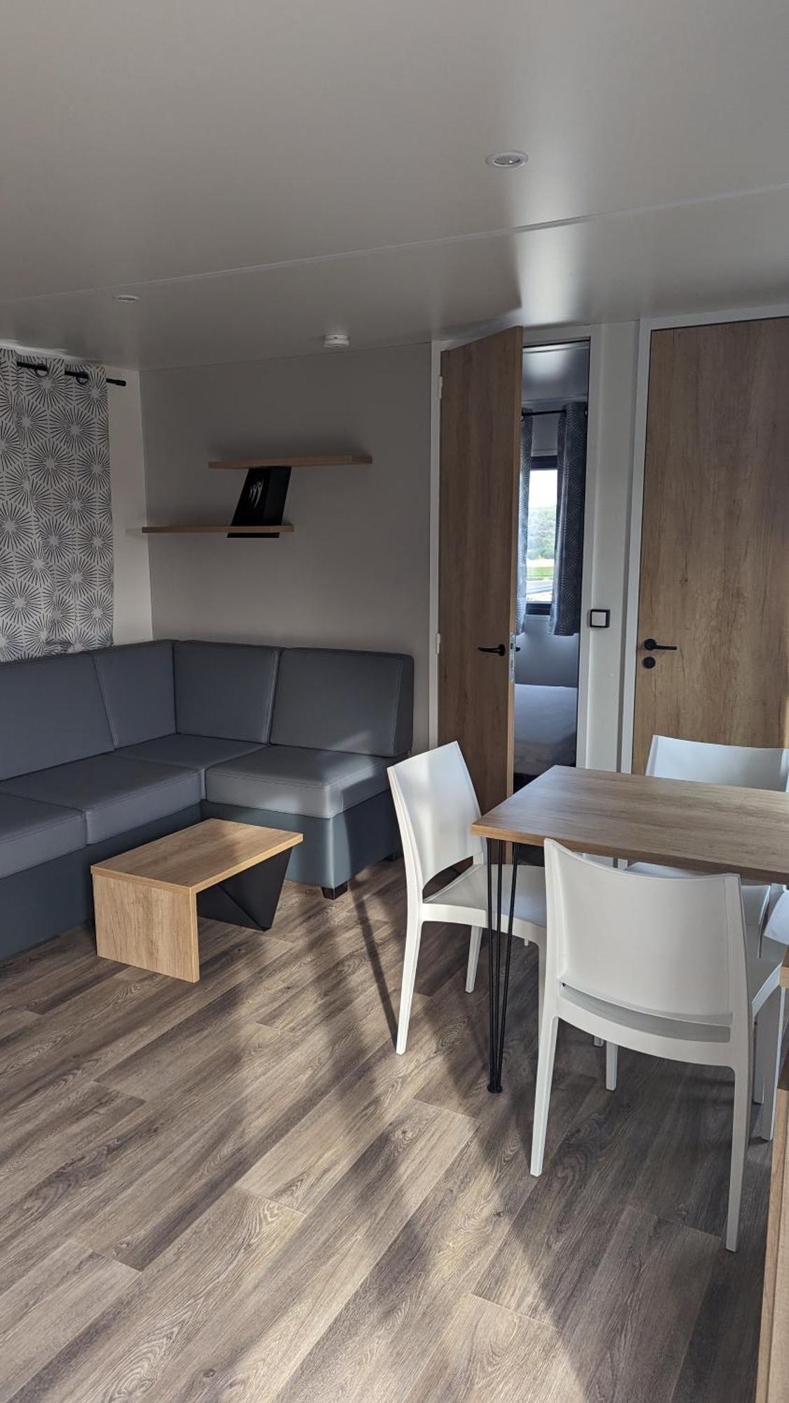Camping Les Lodges Du Lagon Calvisson Room photo